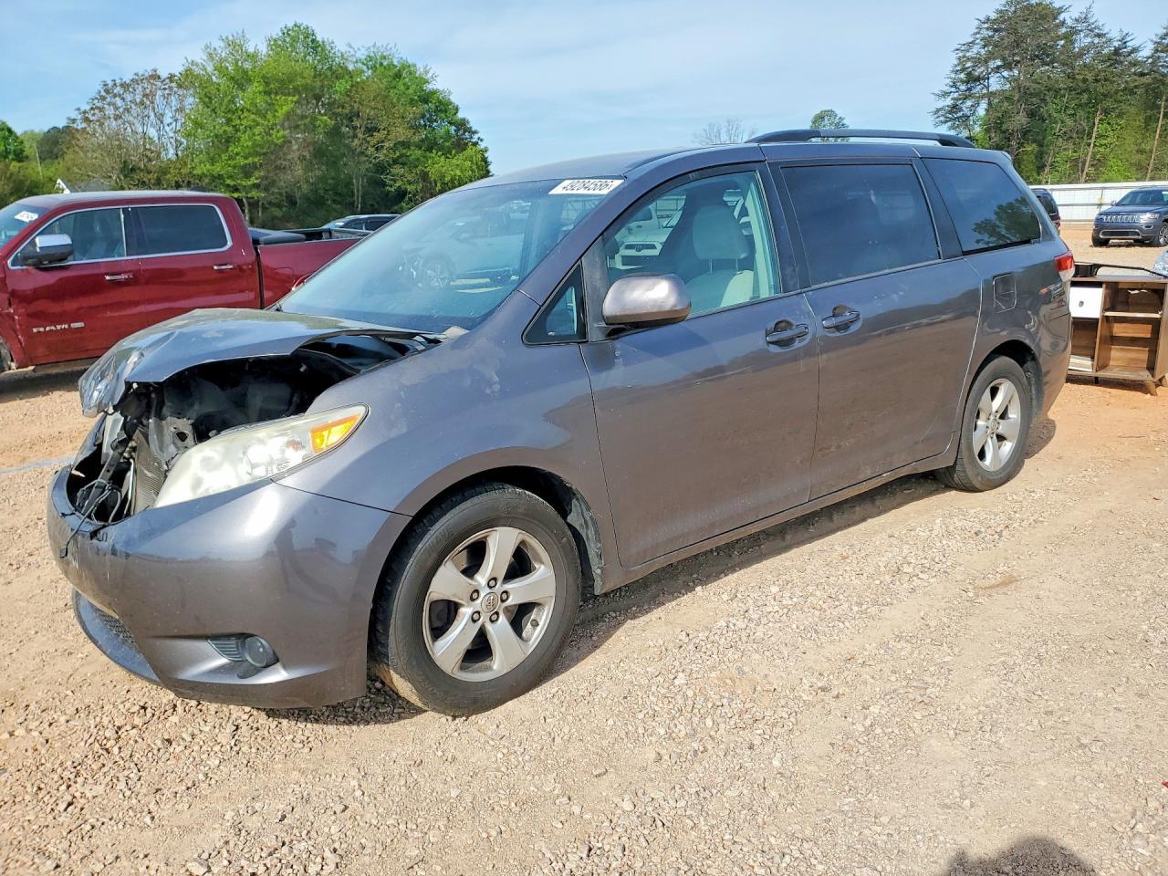 2014 TOYOTA SIENNA