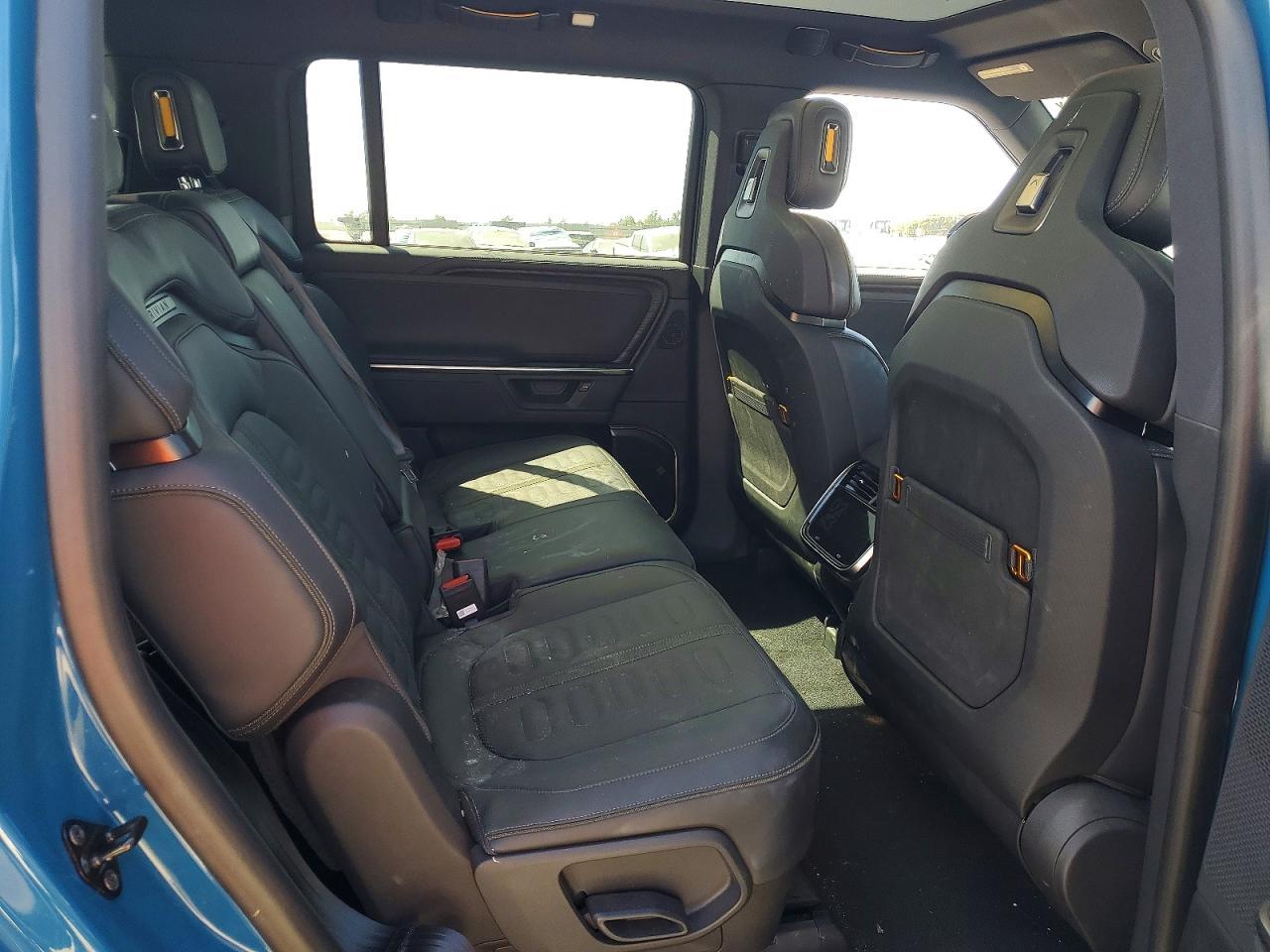 2025 RIVIAN R1s