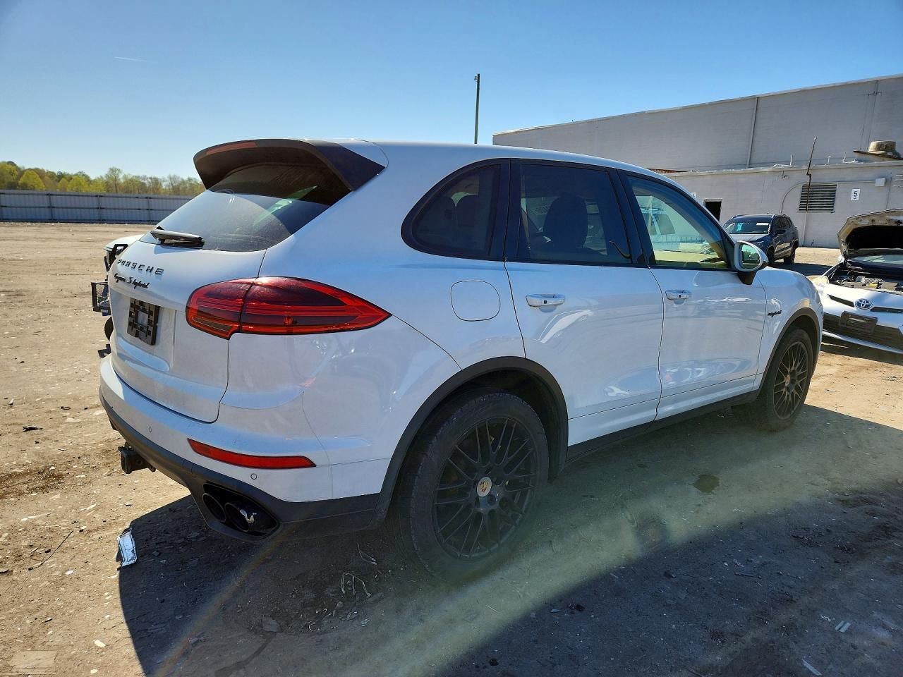 2015 PORSCHE CAYENNE