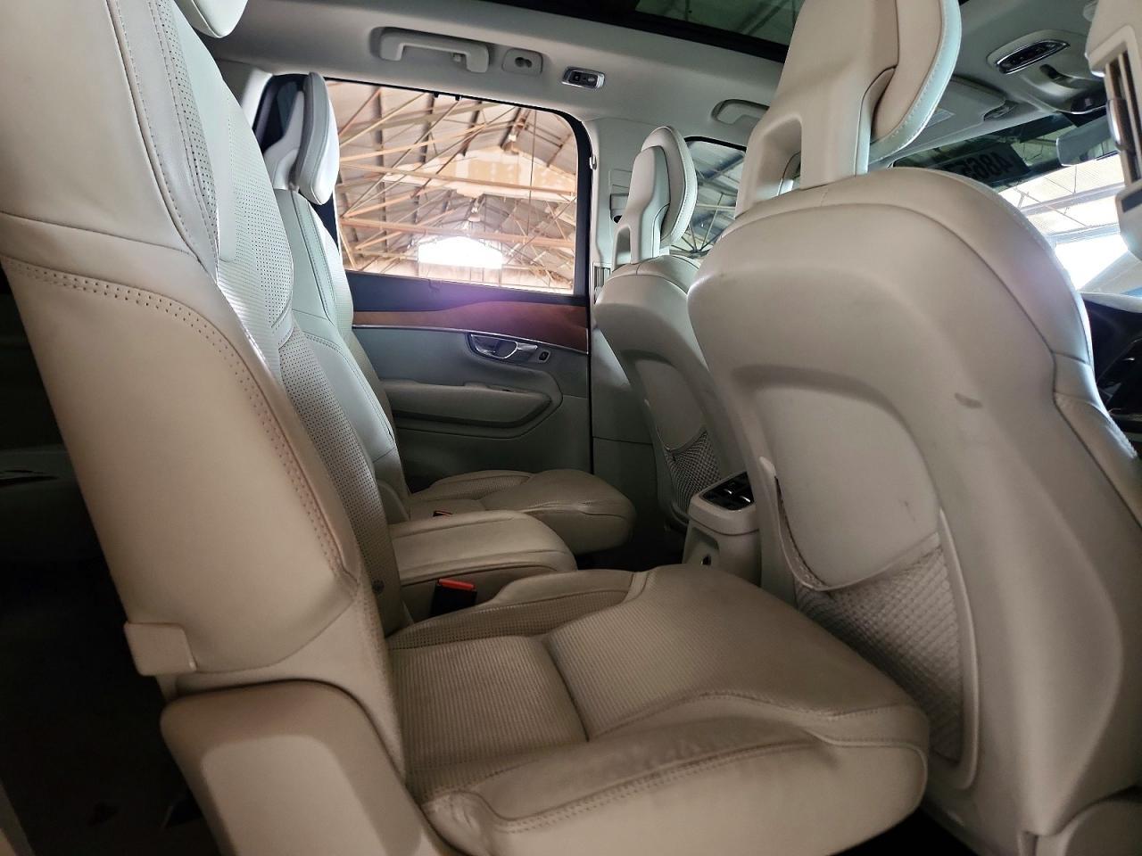 2016 VOLVO XC90