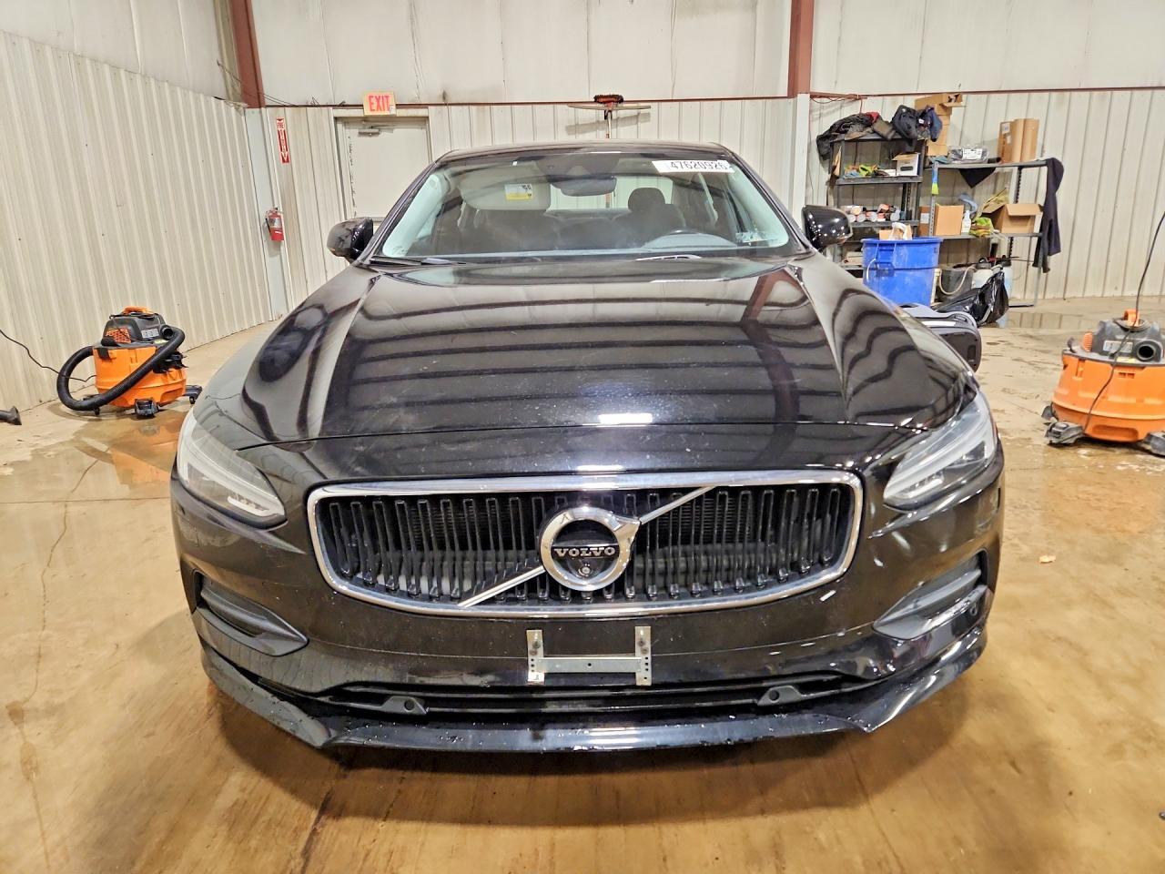 2018 VOLVO S90
