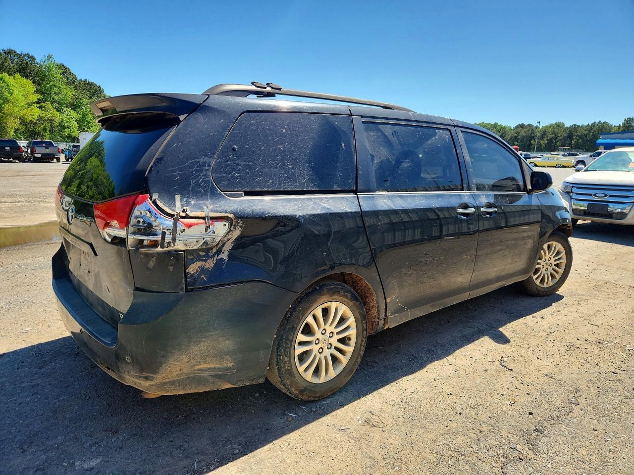2012 TOYOTA SIENNA