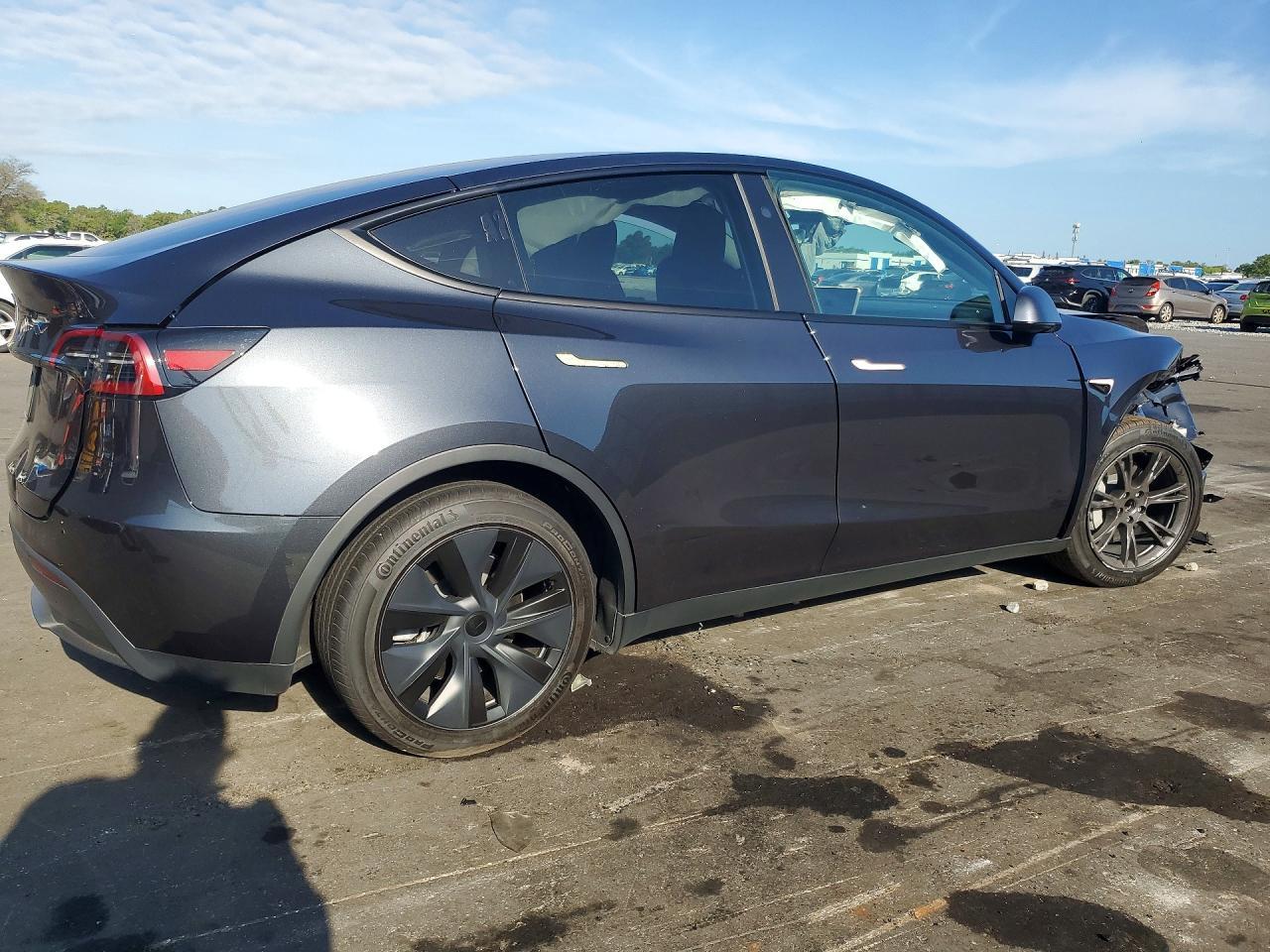 2025 TESLA MODEL Y