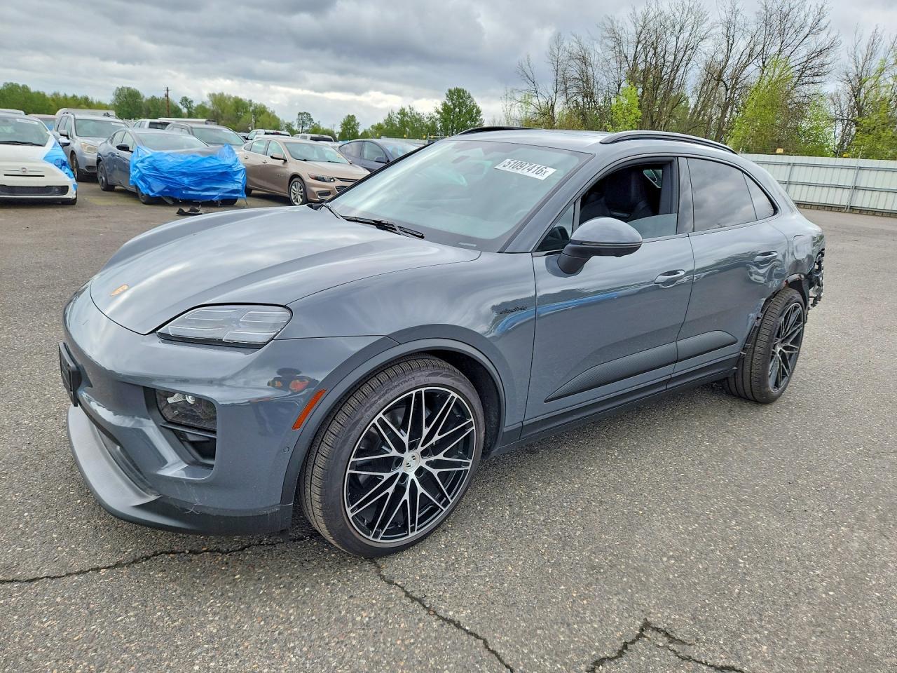 2025 PORSCHE Macan
