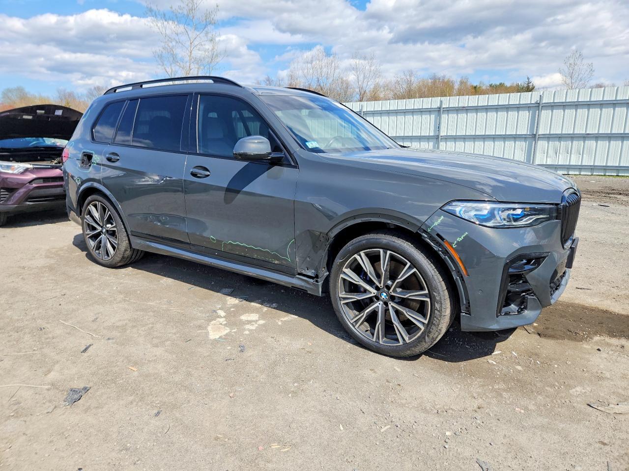 2022 BMW X7