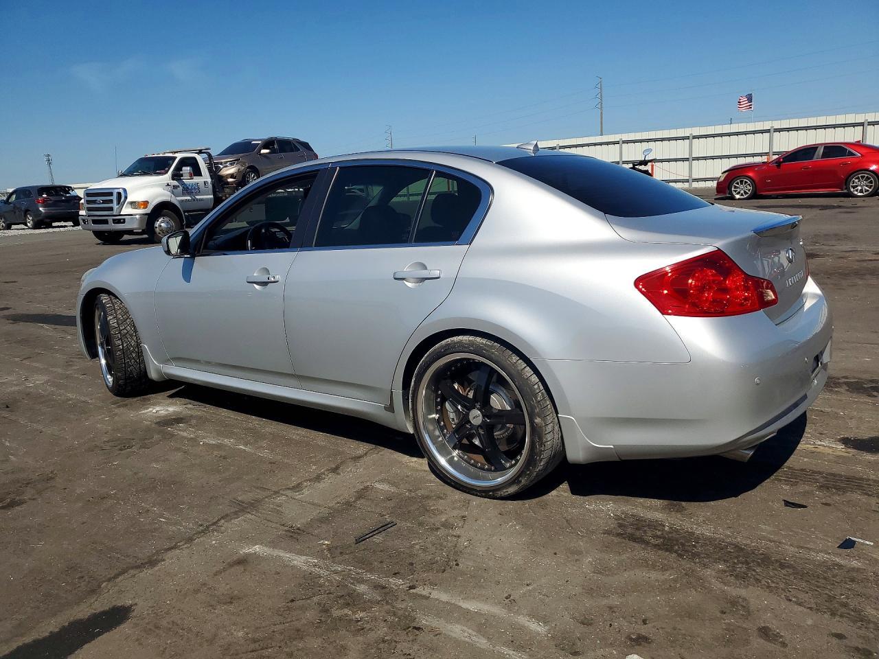 2013 INFINITI G37