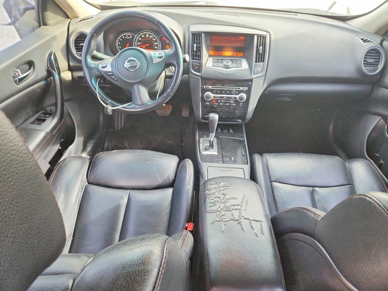 2010 NISSAN Maxima
