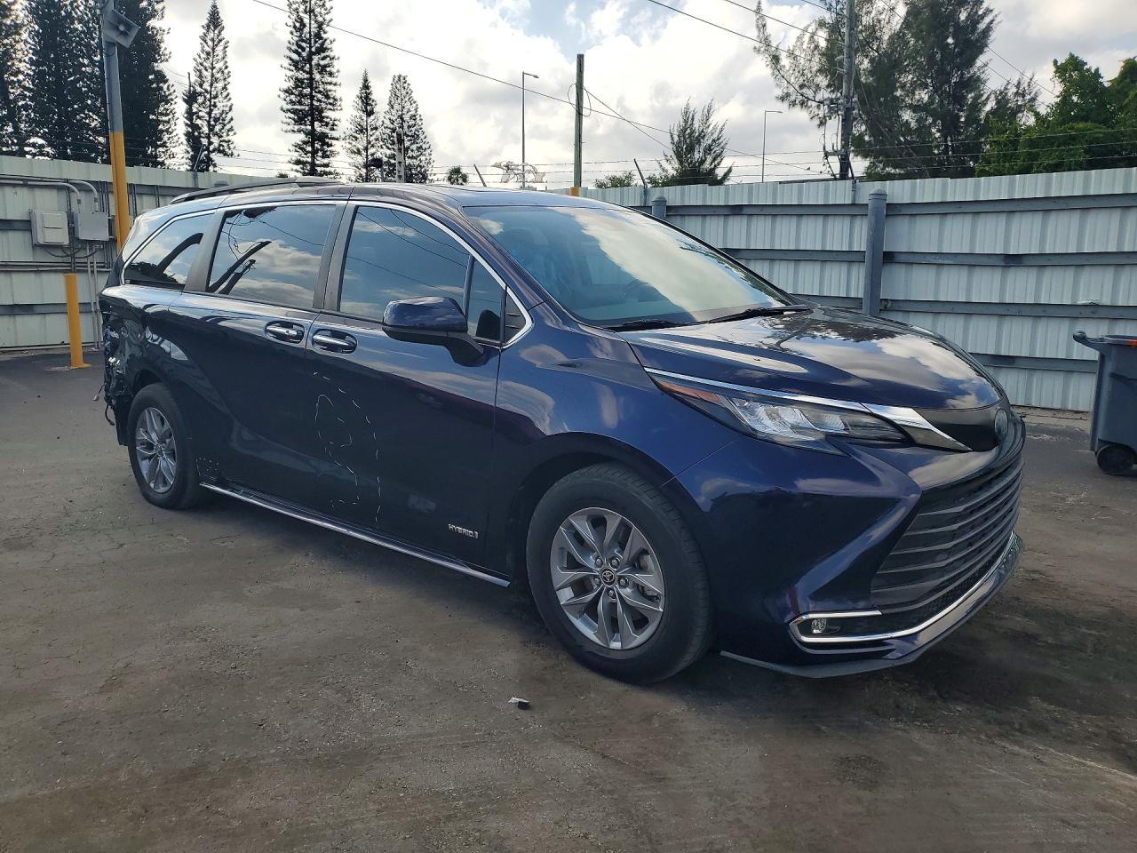 2021 TOYOTA SIENNA