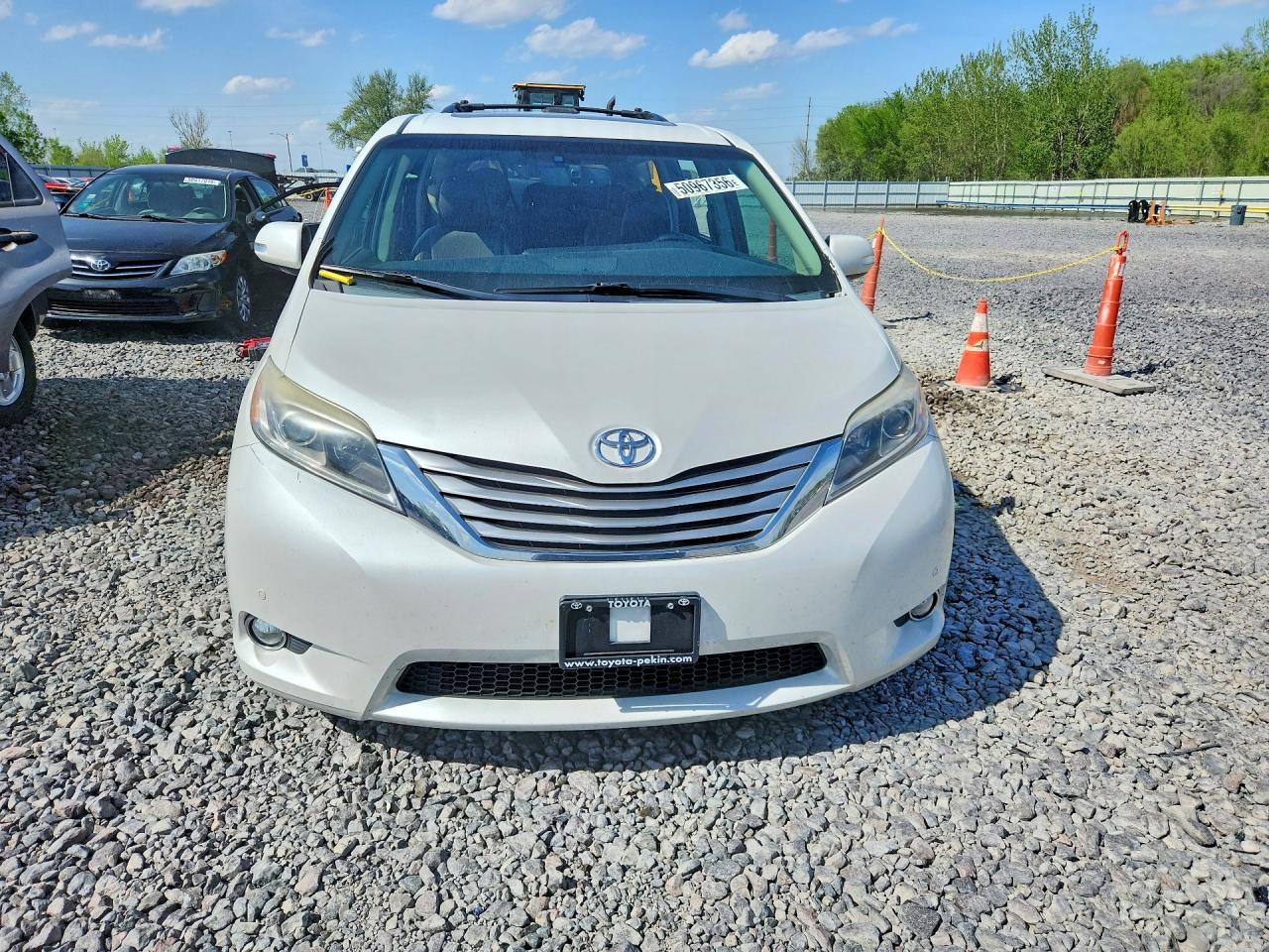 2015 TOYOTA SIENNA