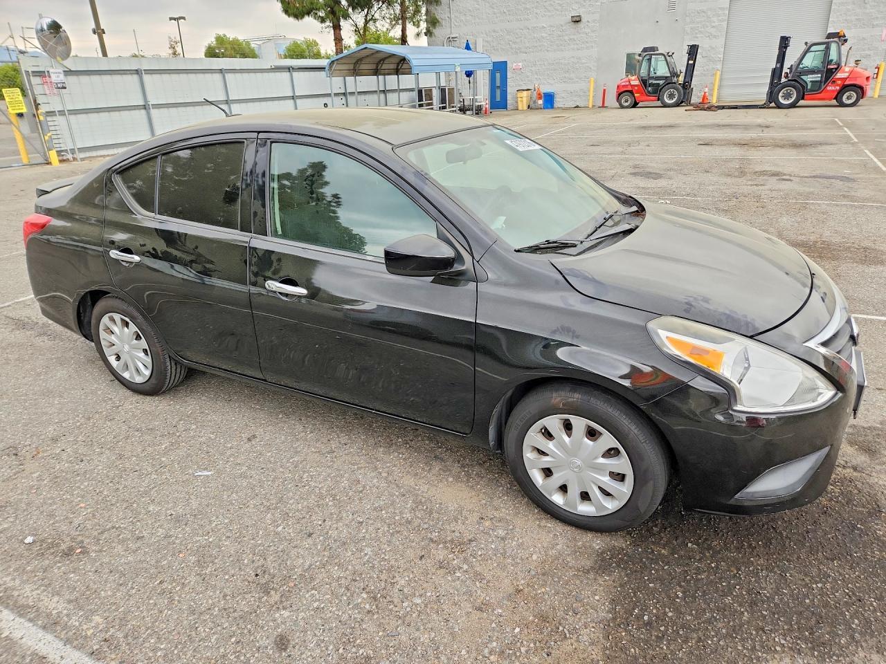 2015 NISSAN VERSA