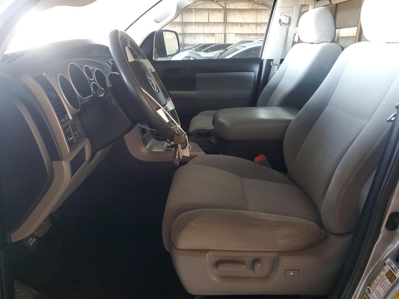 2016 TOYOTA Sequoia