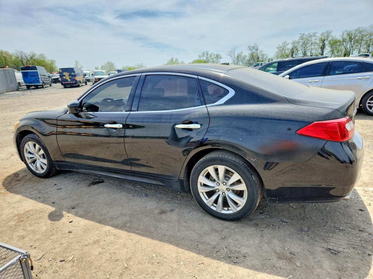 2011 INFINITI M37