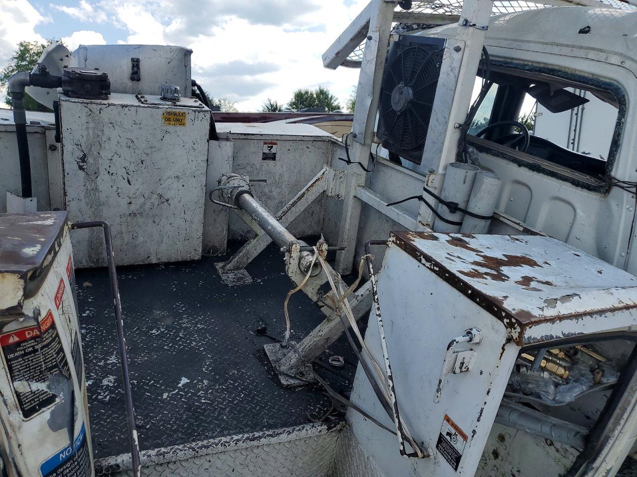 2013 FREIGHTLINER M2 106