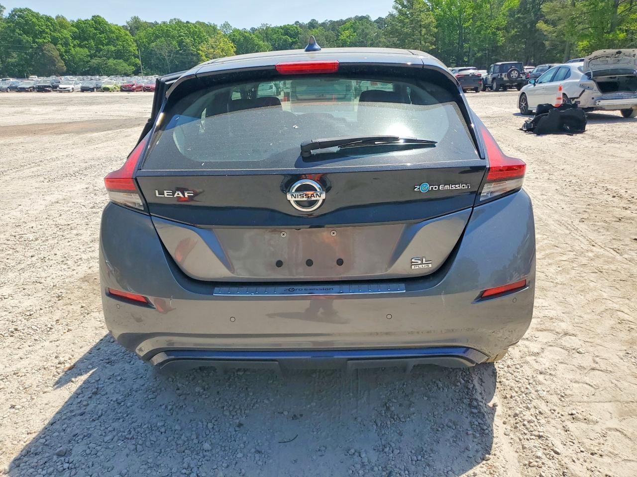 2022 NISSAN LEAF
