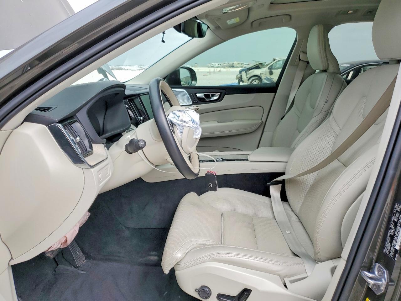 2022 VOLVO XC60
