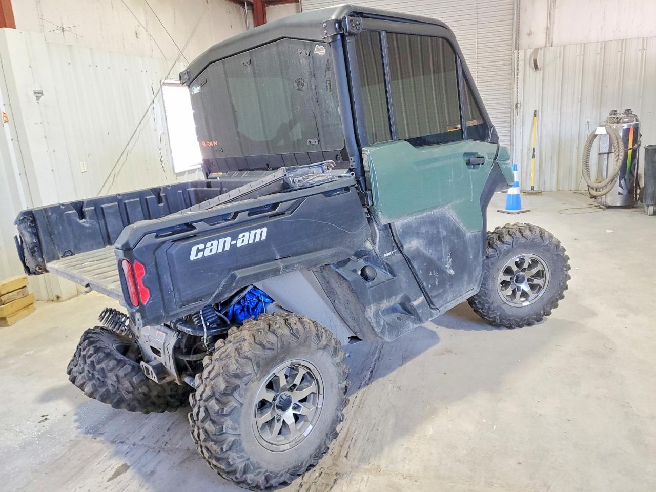 2024 CAN-AM Defender