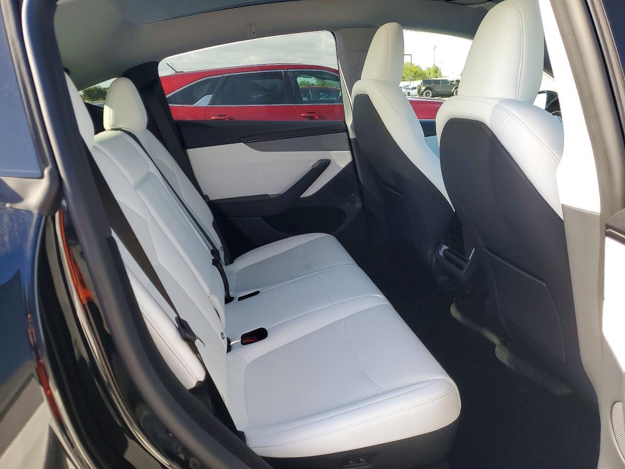 2026 TESLA MODEL Y