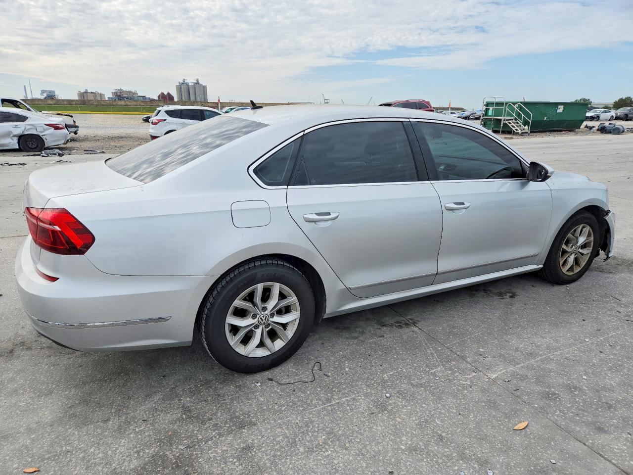 2017 VOLKSWAGEN Passat