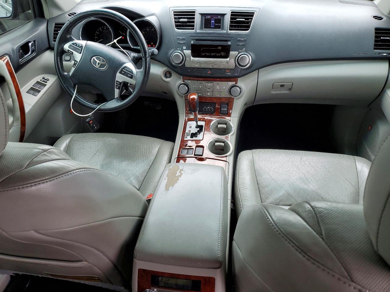 2011 TOYOTA HIGHLANDER