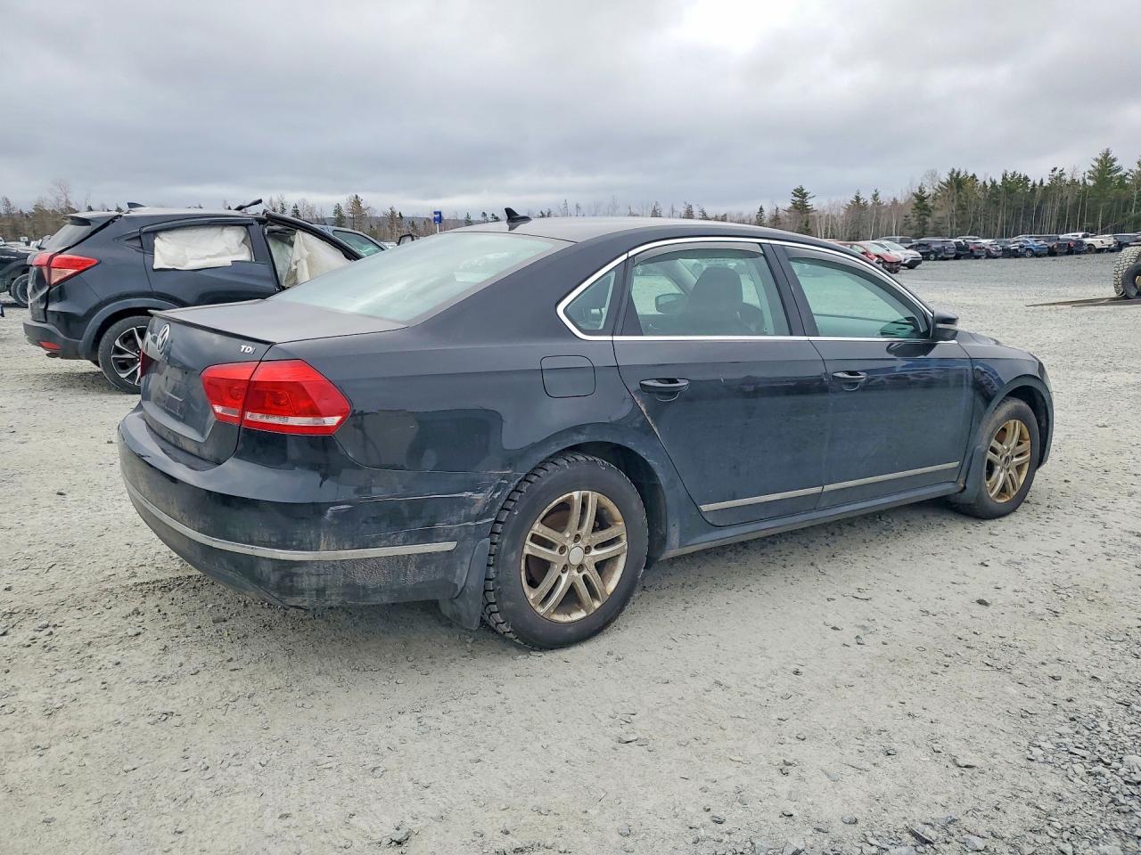 2014 VOLKSWAGEN Passat
