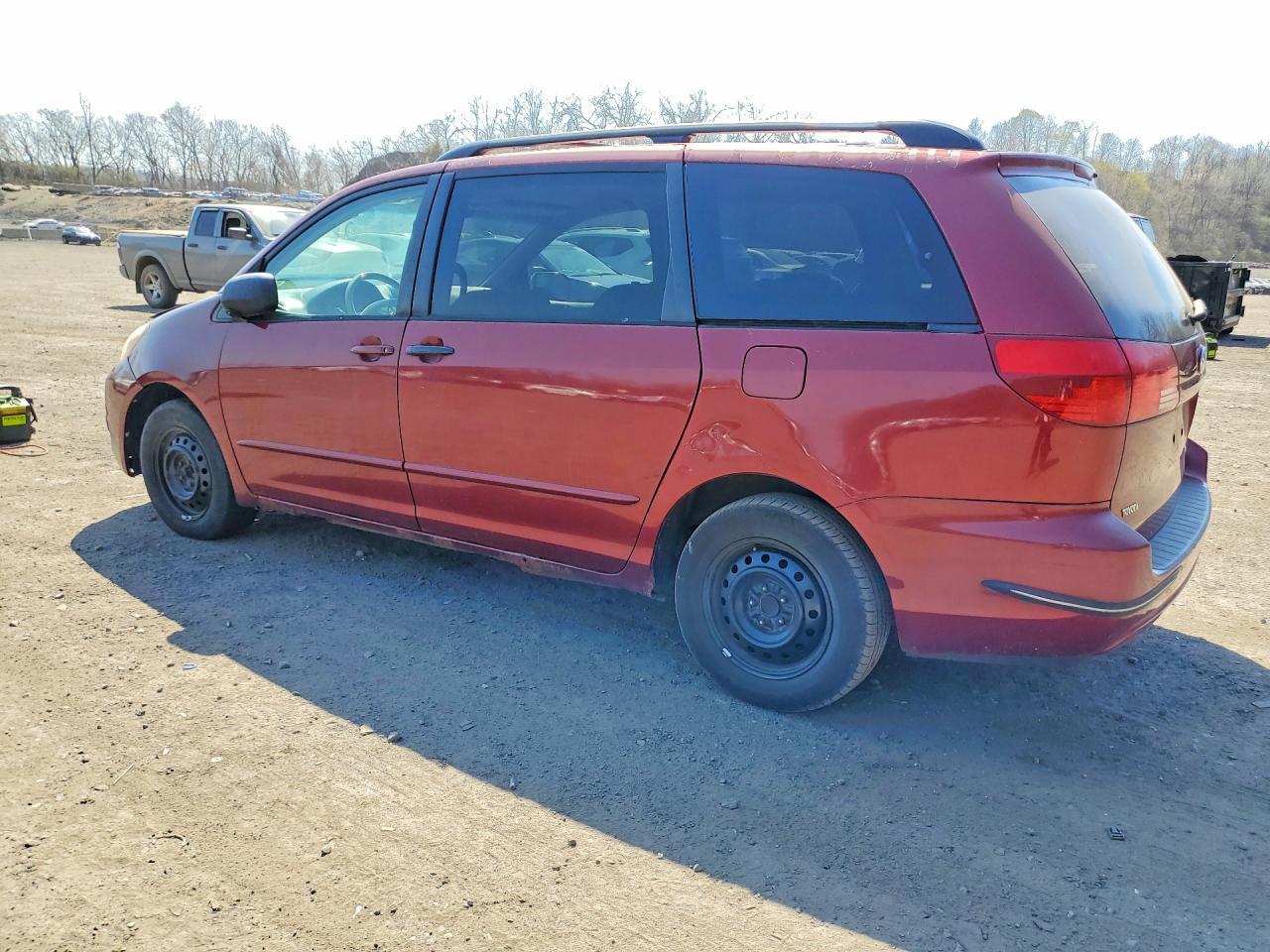 2004 TOYOTA SIENNA