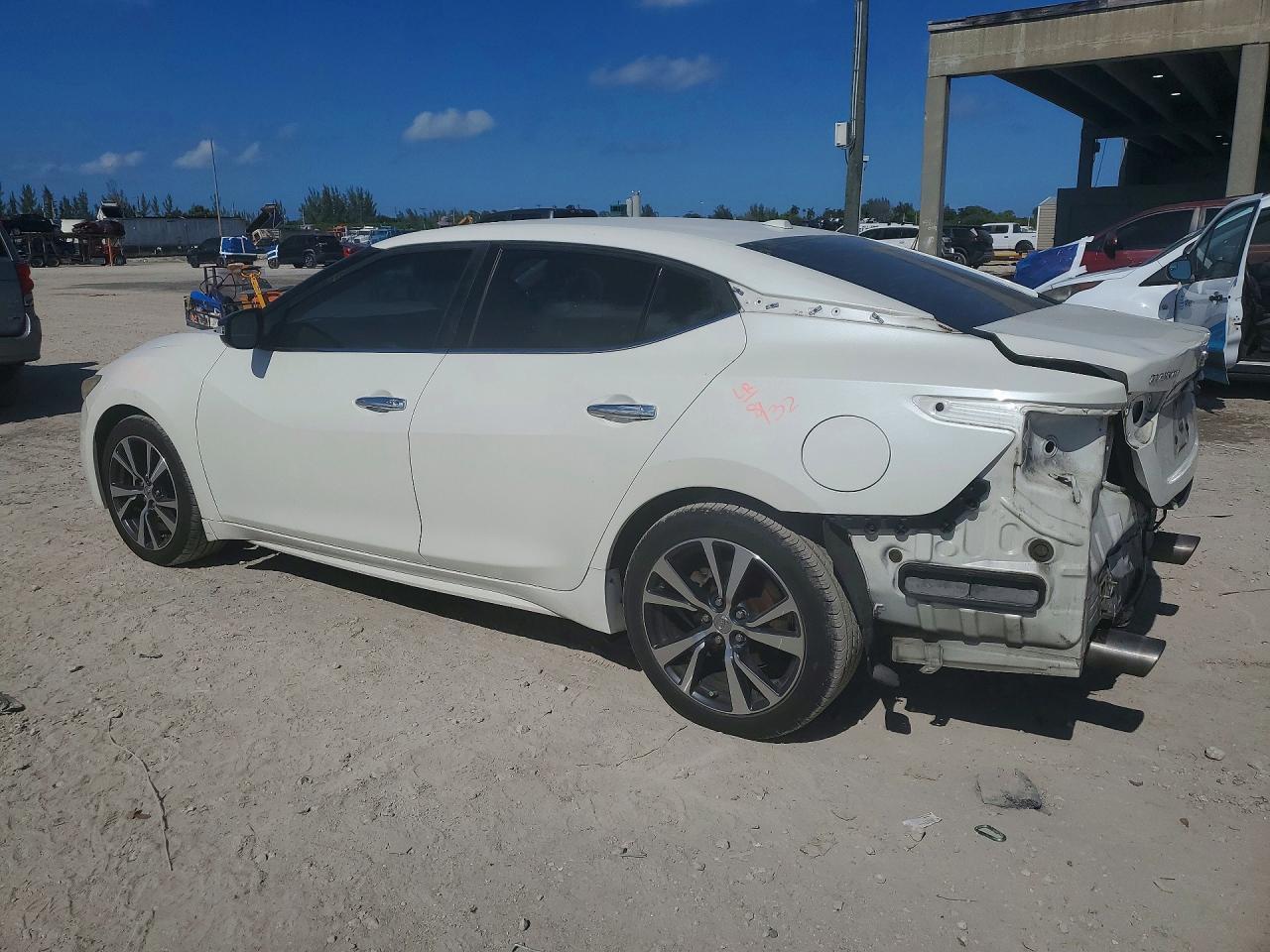 2017 NISSAN Maxima