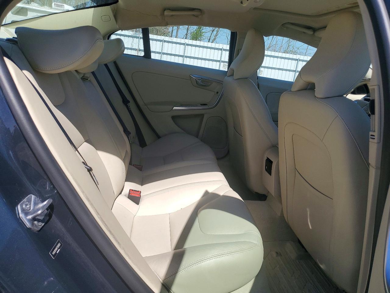 2015 VOLVO S60
