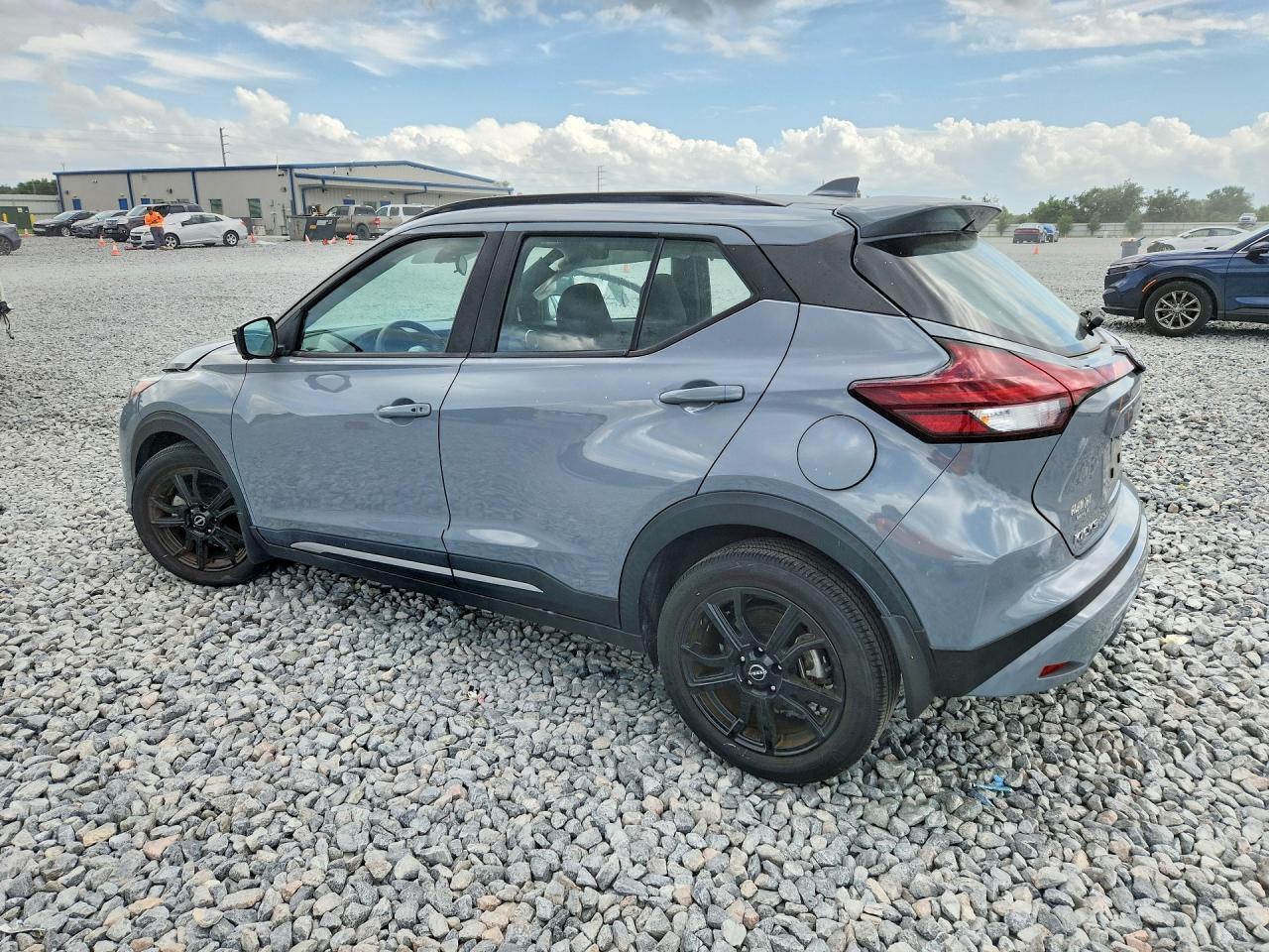 2024 NISSAN KICKS