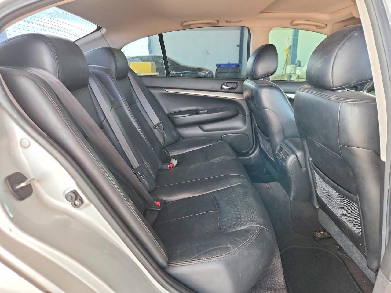 2011 INFINITI G37