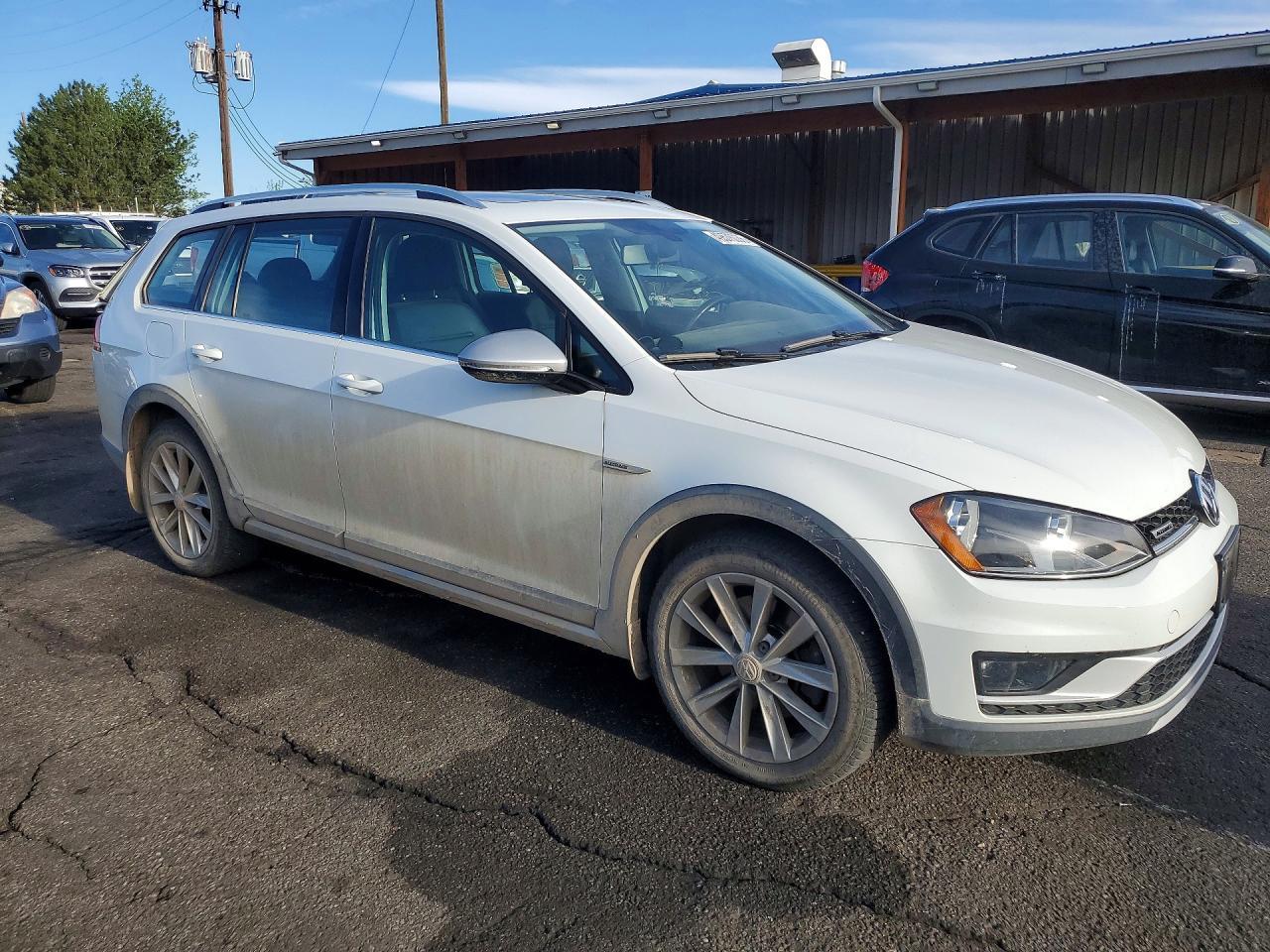 2017 VOLKSWAGEN Golf Alltrack