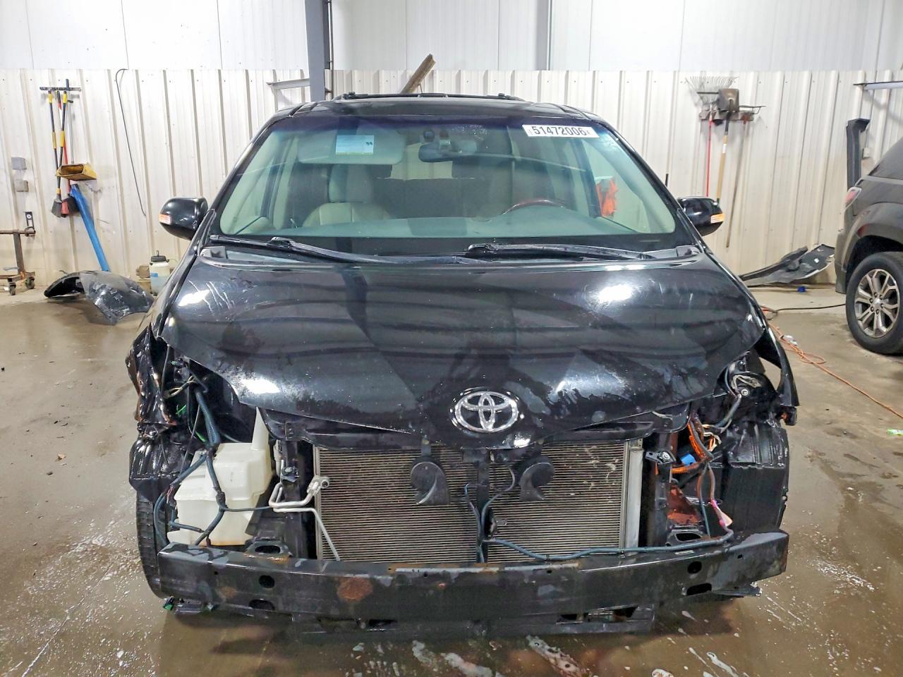 2013 TOYOTA SIENNA