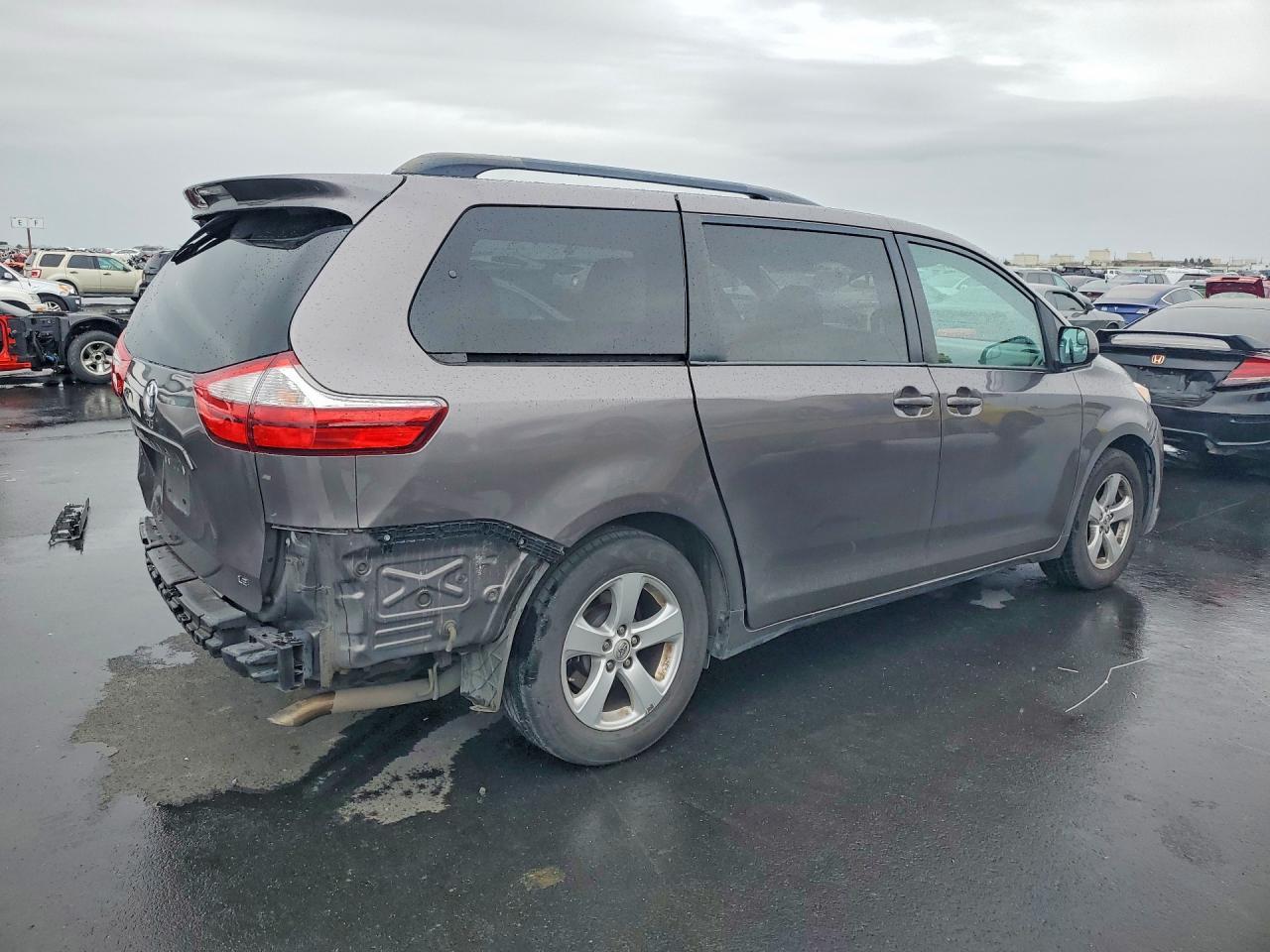 2016 TOYOTA SIENNA