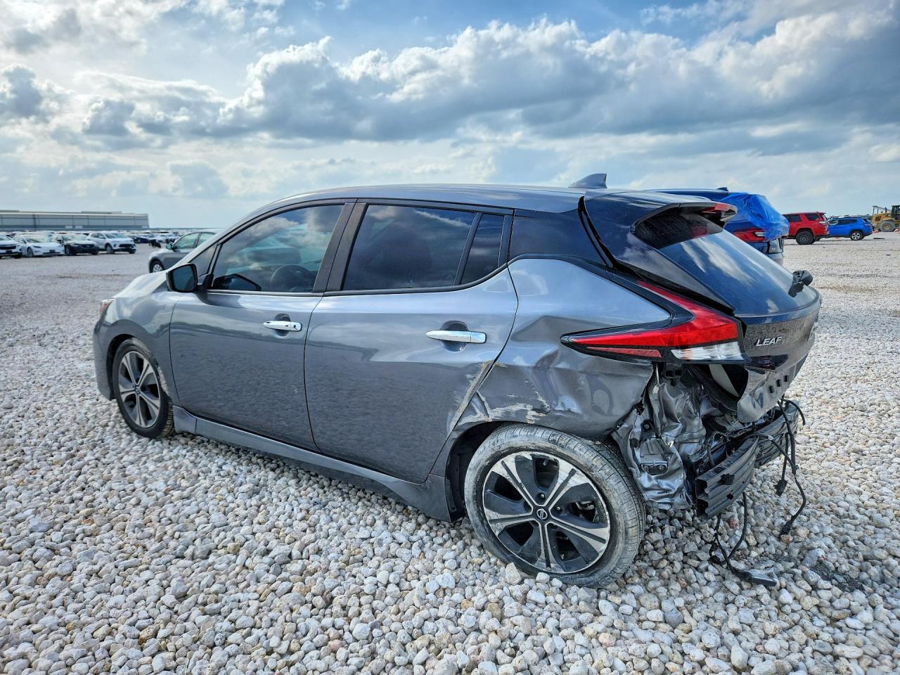 2022 NISSAN LEAF