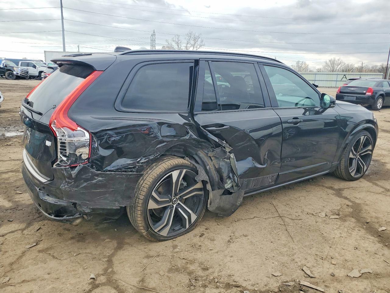 2022 VOLVO XC90