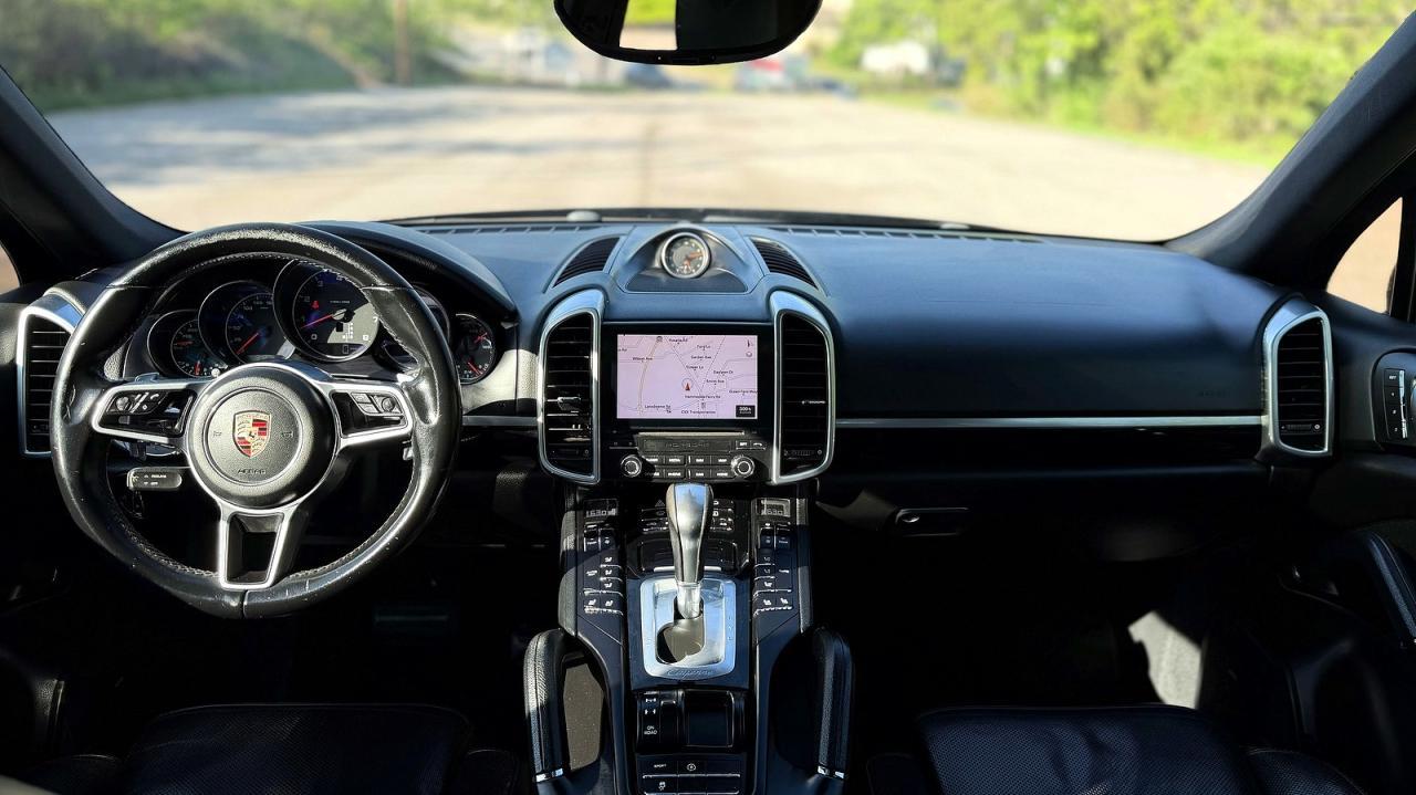 2017 PORSCHE CAYENNE