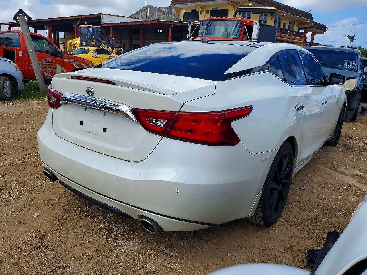 2017 NISSAN Maxima