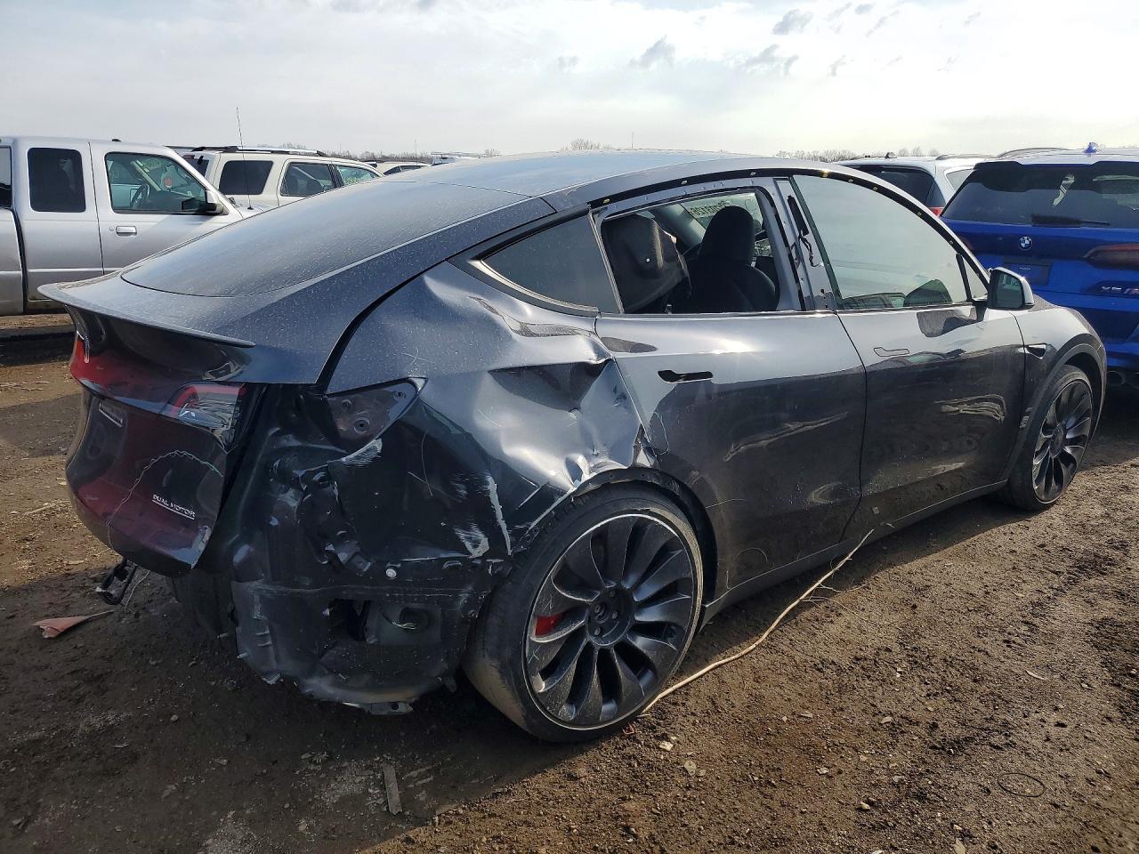 2024 TESLA MODEL Y