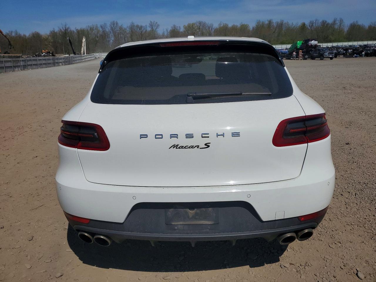 2016 PORSCHE Macan