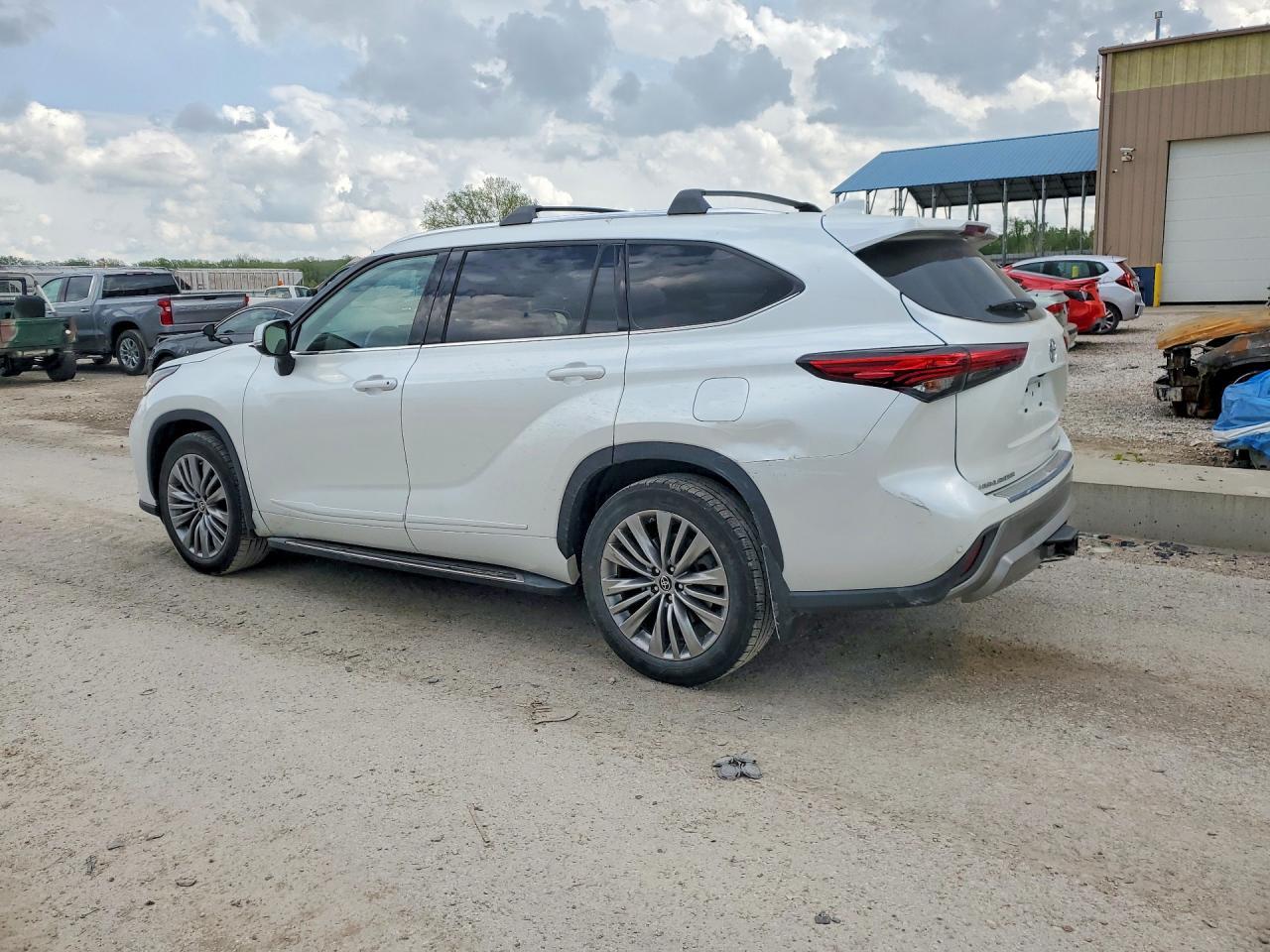 2022 TOYOTA HIGHLANDER
