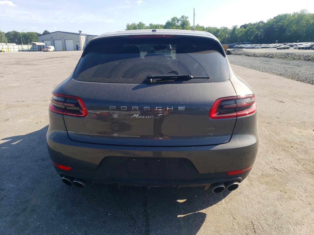 2015 PORSCHE Macan