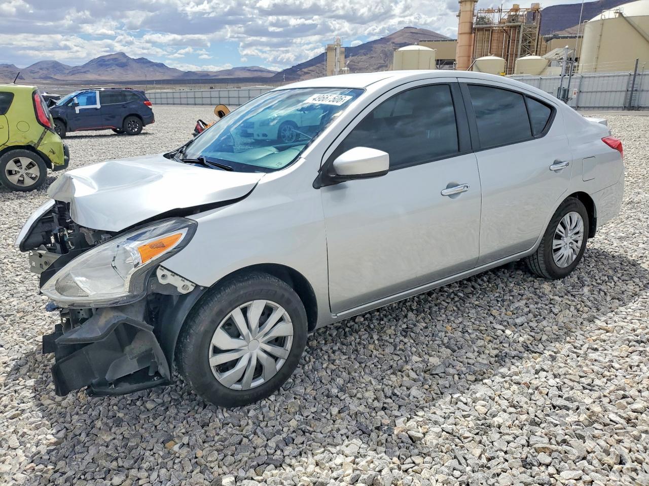 2015 NISSAN VERSA