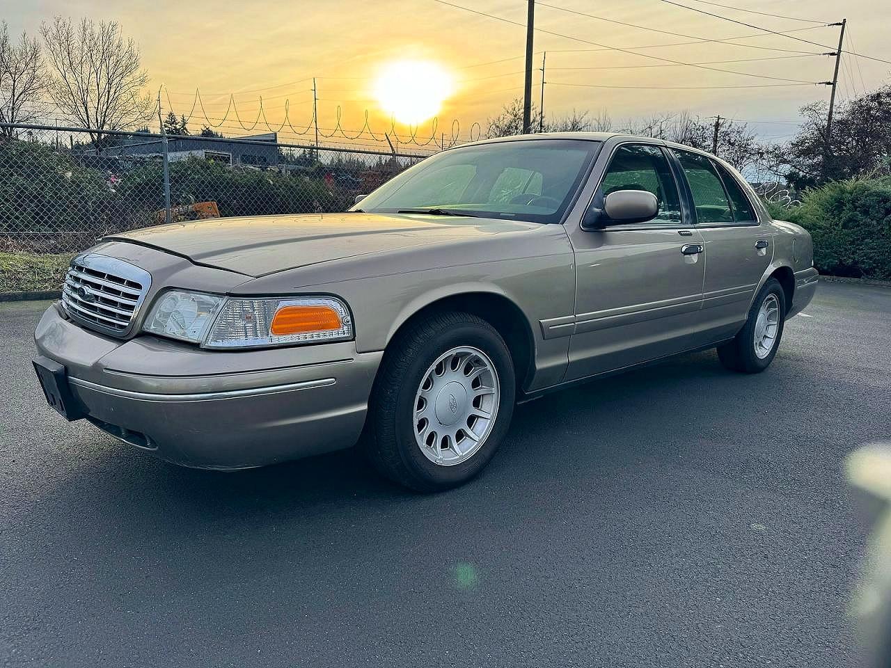 2001 FORD Crown Victoria