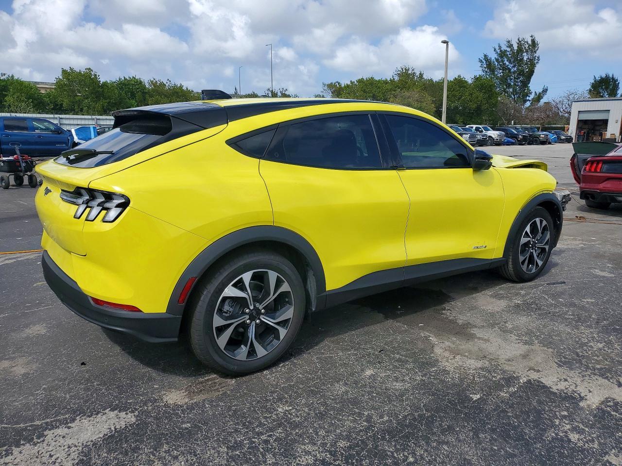 2025 FORD Mustang Mach-E