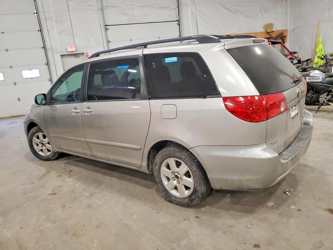 2010 TOYOTA SIENNA