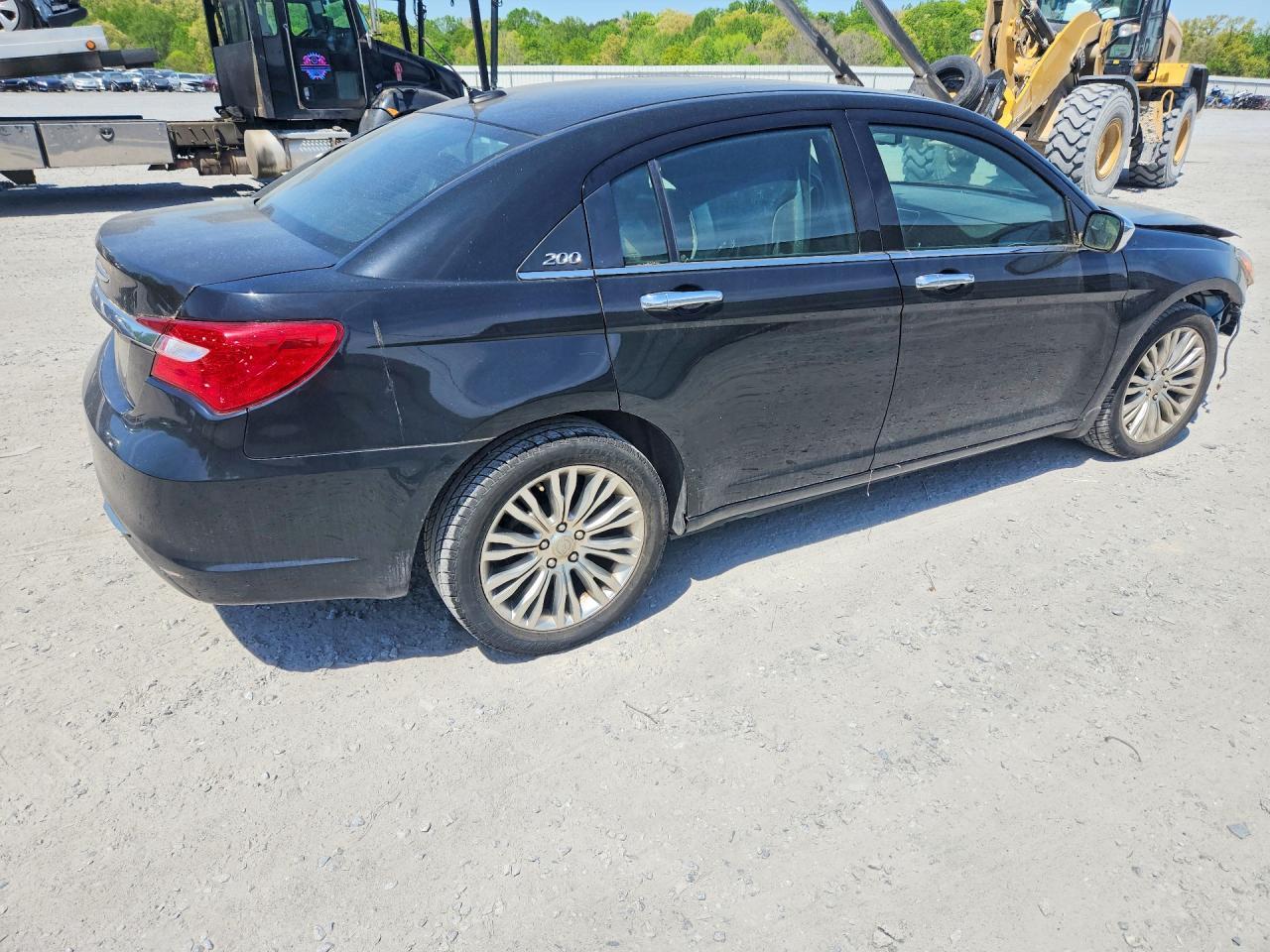 2011 CHRYSLER 200