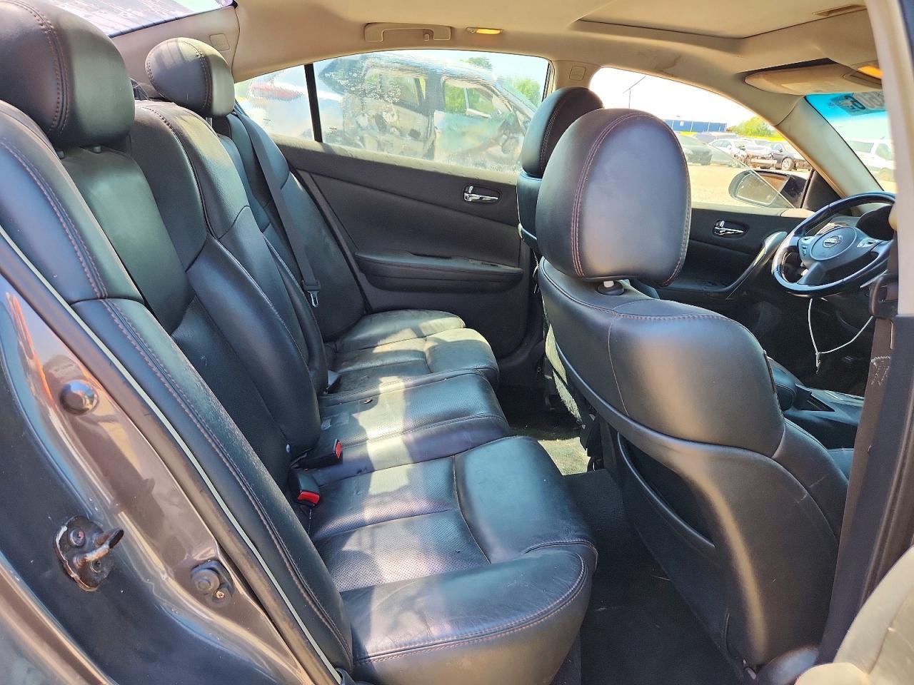 2010 NISSAN Maxima