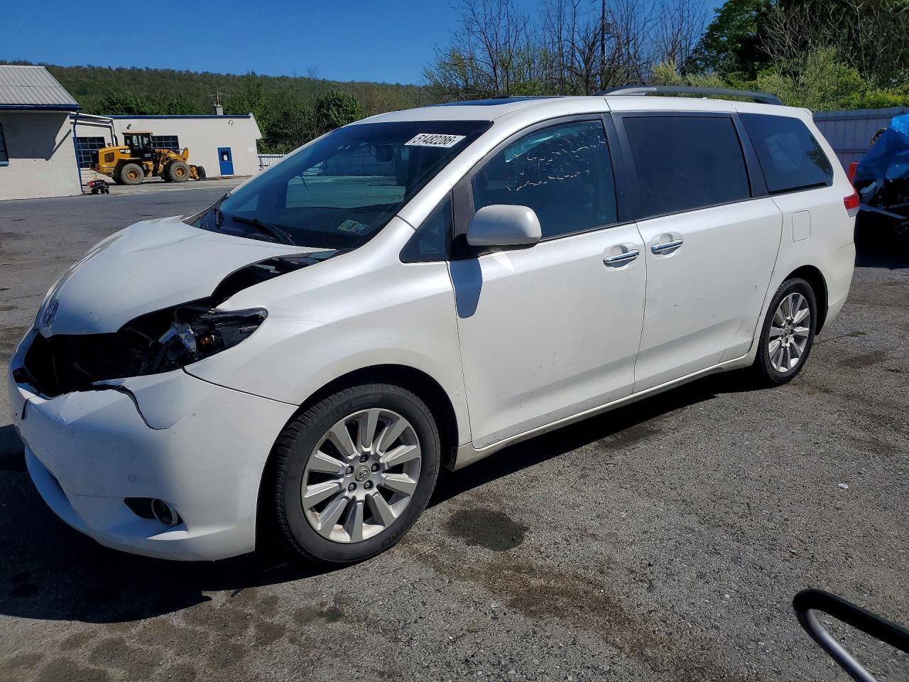 2012 TOYOTA SIENNA