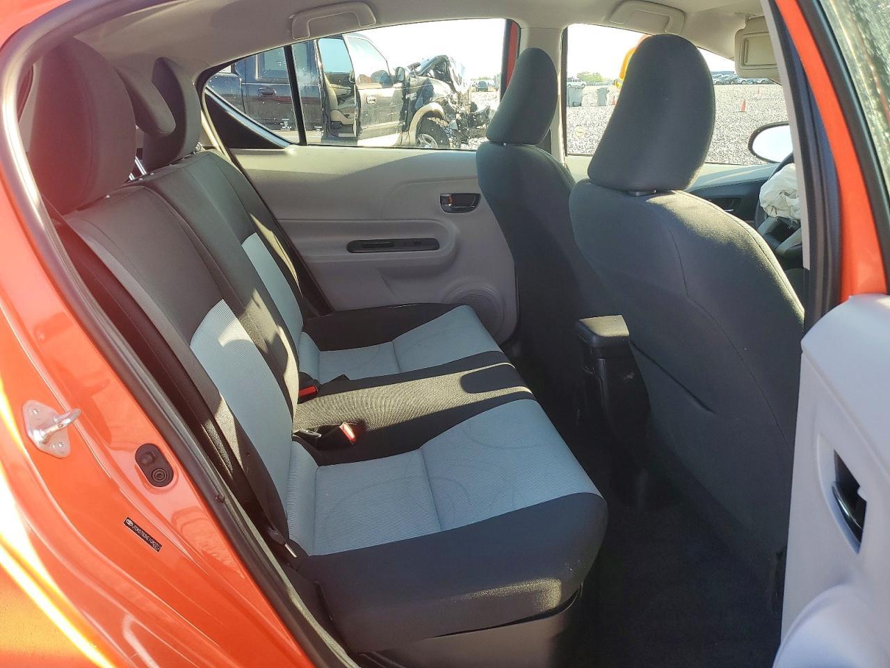 2014 TOYOTA Prius c