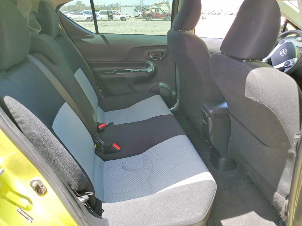 2016 TOYOTA Prius c