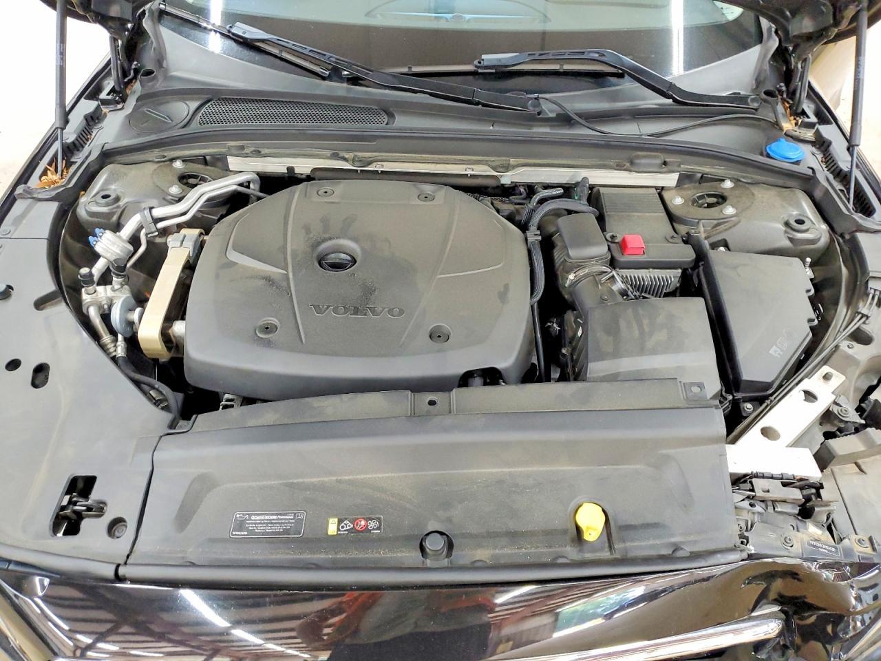 2017 VOLVO S90